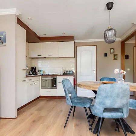 Gezellig Op En Goed Onderhouden Park Chalet *