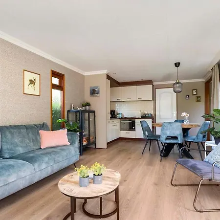 Gezellig Op En Goed Onderhouden Park Chalet *